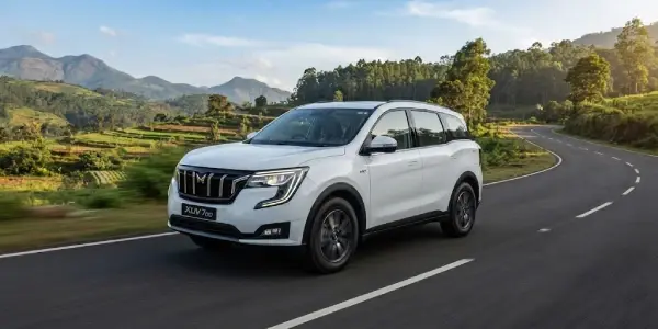 Mahindra XUV 7oo